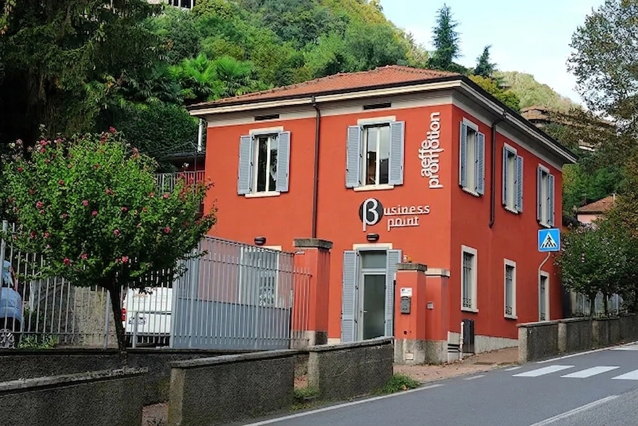 Ufficio privato arredato