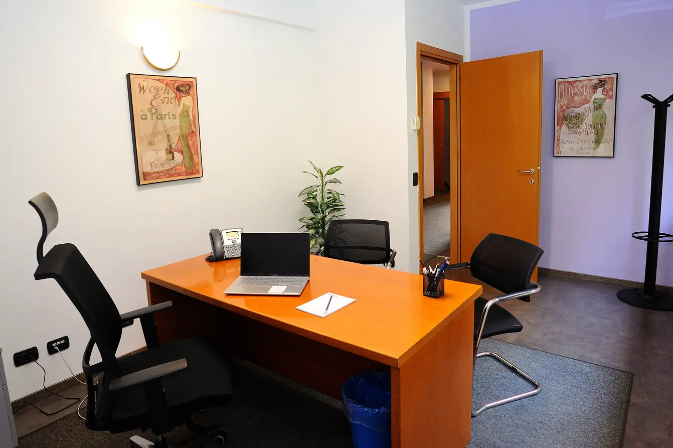 Ufficio privato arredato